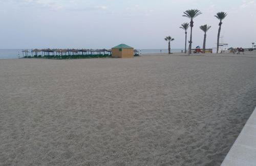 Sol todo el año en Roquetas de Mar - Foto 1