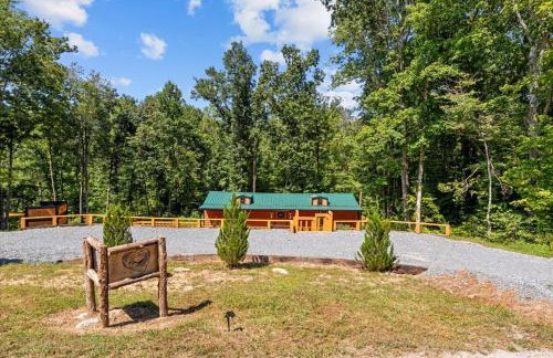 The Heartwood Hideaway-Charming Cabin Getaway-Trails, Creek, and Starry Nights - Foto 8