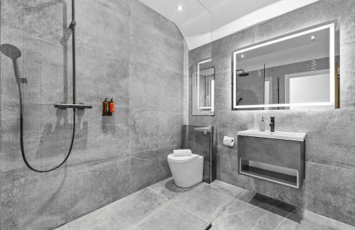 The Oak Sty - 2 Bed Countryside Cottage Escape in Durley with Hot Tub, Unique rural retreat, Private Parking, Sleeps 4 & Pet friendly - By Blue Puffin Stays - Photo 25