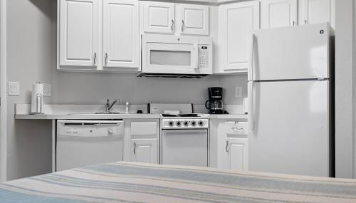 Breath Taking 3 BR Direct Oceanfront Condo with Private Balcony at The Wyndham Ocean Walk Resort - Foto 5