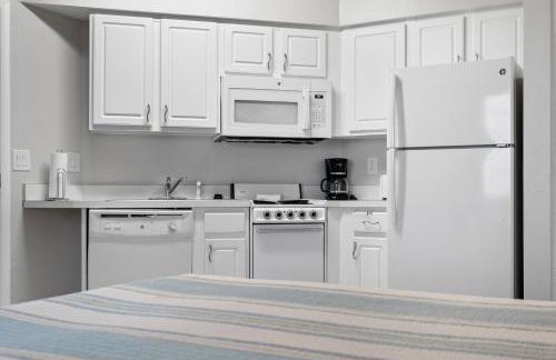 Breath Taking 3 BR Direct Oceanfront Condo with Private Balcony at The Wyndham Ocean Walk Resort - Foto 5