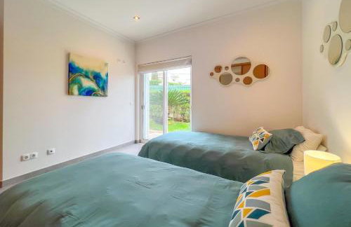 Beautiful 4-Bedroom Villa with Garden and Pool - Foto 29