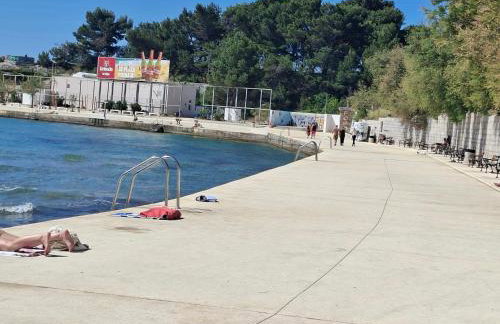 Bačvice - 2 BR , terrace,3 air conditioners, parking,elevator 3 minutes to the beach - Photo 26