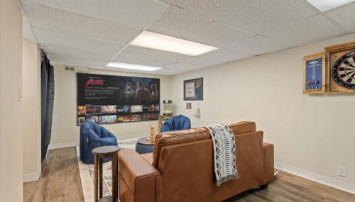 5 Mins to UND - Cozy 4BD with BBQ & Pool Table - Foto 4