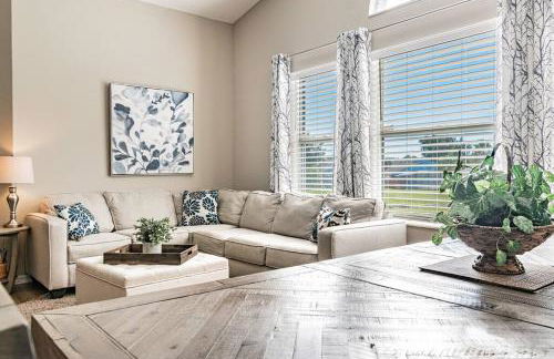 THIS IS PARADISE FOUND! Private In-Ground Pool Home, Views, Near Dis, NO Steps, LOW Rates! - Foto 94