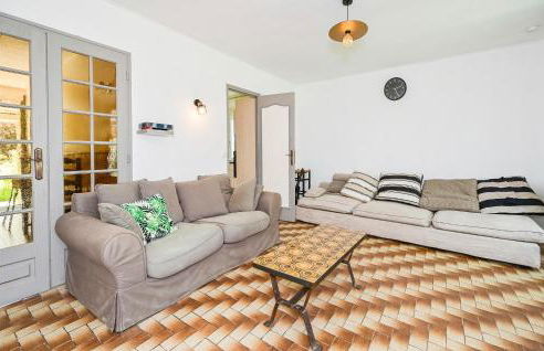 Gorgeous Home In Briare With Sauna - Photo 3