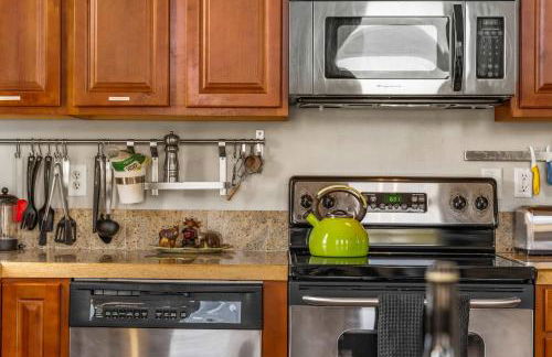 Beautiful Mountain Views in Iconic Building - Foto 13