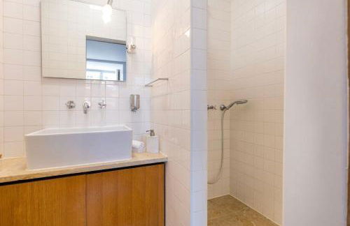 Unique Riverview Apartment - Photo 13