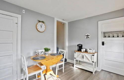 Patty's Place - Private and Convenient EV-Friendly Apartment near Downtown - Foto 4