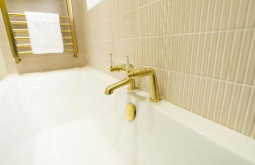 Spacious Family Stay Near the City - Foto 19