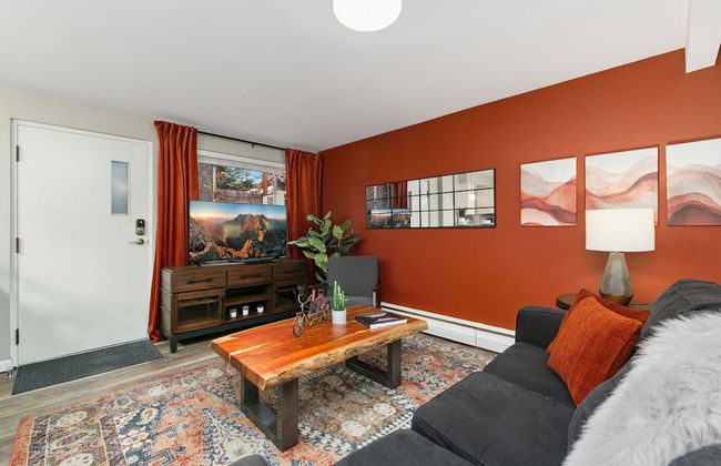 Brick Suite | Bright & Bold Retreat Near Old Town - Foto 1