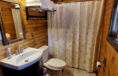 Wooden Rustic Cabin Great for Outdoor Activities in Liberty, Kentucky - Foto 9