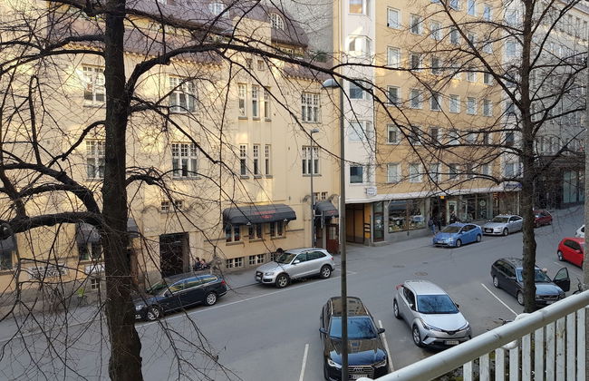 Spacious Downtown Apt with Balcony that Hosts 10 - Foto 17