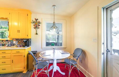 Colorful Roanoke Vacation Rental with Hot Tub! - Foto 5