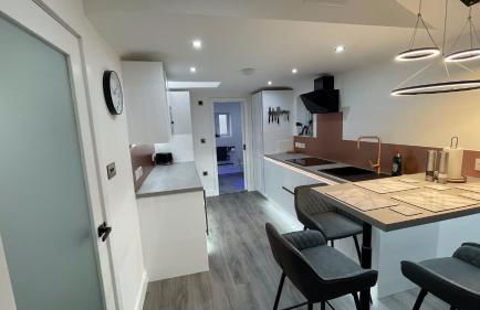 Private Luxury By The Sea, With A Personal Gym, Hot Tub, And Free Parking! - Photo 12