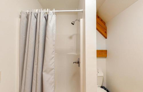 Lazy Lumberjack Hilltop Cabin - Photo 25