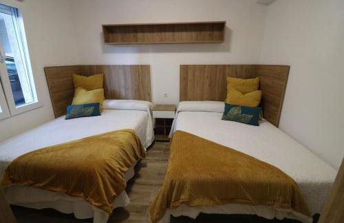 Casa adosada con pequeño patio - Foto 9