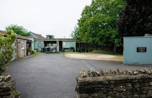 The Farmhouse with two hot tubs - Foto 75