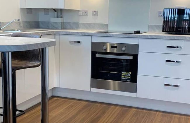 Stunning 2-bed Apartment in Grays - Photo 29