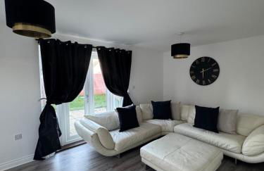 Modern & Spacious 3-Bedroom Home in Dartford, Ideal for Families, Groups and Contractors - Photo 11