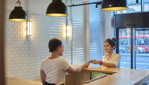 For Students Only Chic Studios and Ensuites at Chapter Highbury II in London - Foto 4, Mostrador del conserje