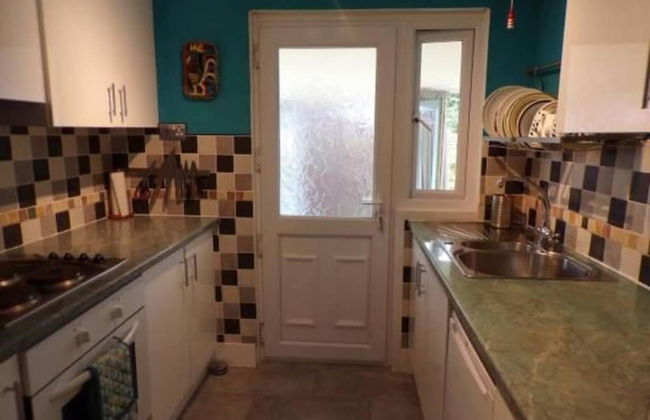 2bed Cabin w/ Parking Near Snowdonia National Park - Photo 7