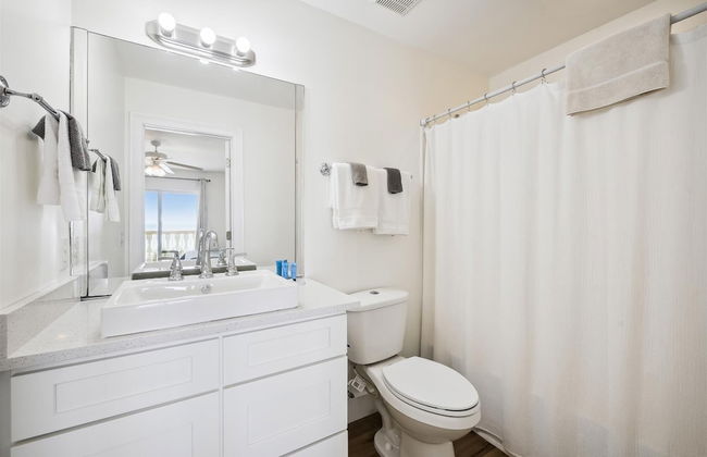 Just Beachy - 5 Bedroom Beach Front Home! Sleeps 20 Home by RedAwning - Foto 29