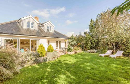 Stylish and fresh 4 bed beach house with garden - Pass the Keys - Foto 37