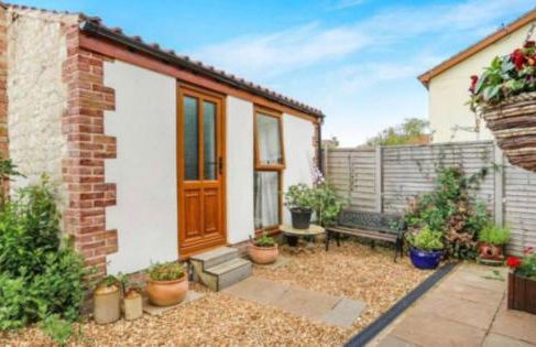 Private Detached Annex in Isleham Village - Photo 2