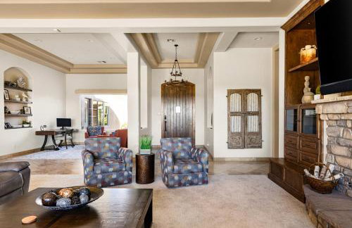 Desert Oasis with Pool Black Mountain Views - Photo 13