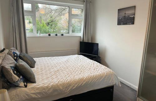 A Home from Home -2 Bed Flat & Free Driveway Parking - Foto 43