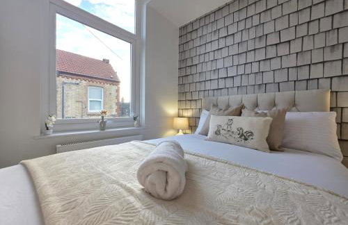 Anfield 4 min walk Sleeps 7 4BR 5Bed 3Bathrooms - Photo 2