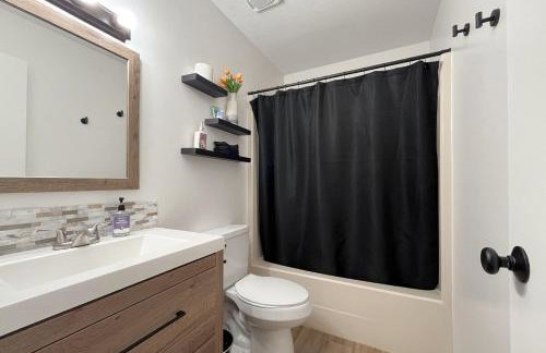 Lockmoor Landing 4BR Family Home with Office, Firepit & Large Backyard - Photo 13