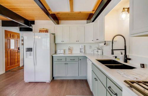 Pine Den Cabin: Arcade+Fire Pit+BBQ - Foto 40