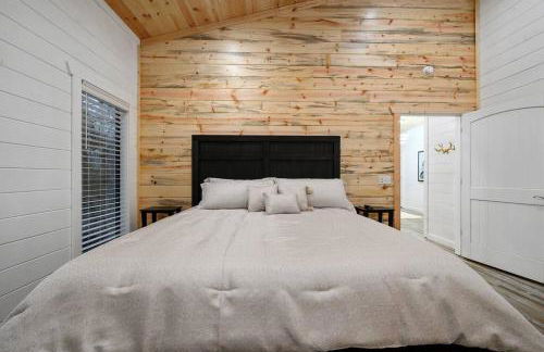 Diamond Cabin w/ jet shower & secluded back deck! - Foto 32