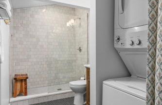 Modern Loft | Parking Included, Walk to Downtown - Foto 4