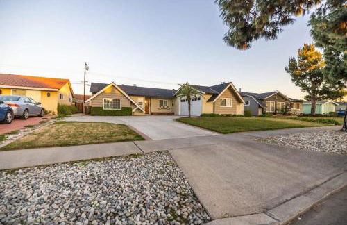 Marbella Lane - Charming 4BR Bungalo for Relaxing Retreat - Foto 91