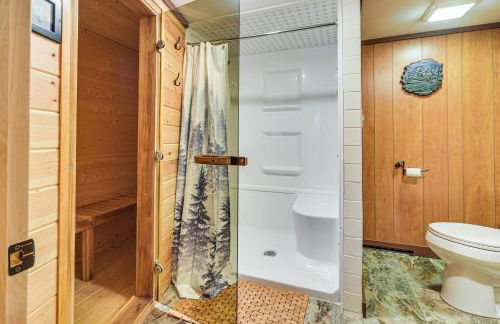 Charming Butternut Lake Getaway with Deck and Dock! - Foto 22