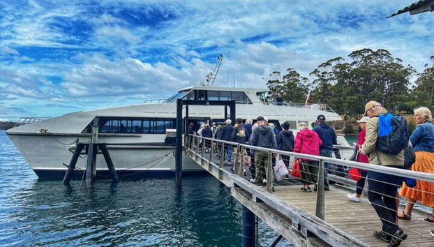 Imbarco sulla barca diretta all'Isola dei Morti