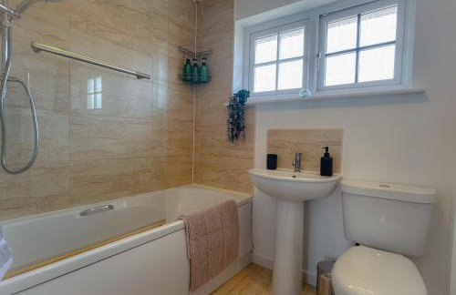 Perfect Booking 3 Bed Home in Central Bracknell - Foto 13