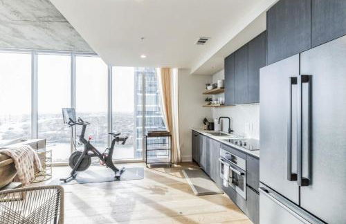 High Rise Luxury Condo With Lake & City Views - Foto 18