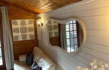 Otter 1 - Private Hot Tub - Bali Inspired Lodge - Bath - Longleat - Wiltshire - Photo 12