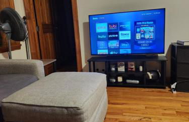 In the heart of nyc! Time sq, theater district, javits center - Foto 10