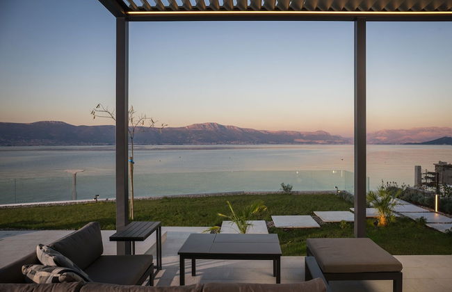 Beachfront Villa Grey Martini with Pool - Foto 28