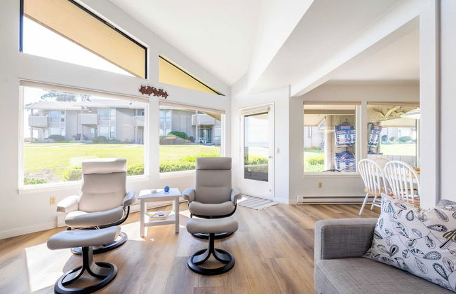 Beachcomber's Bliss by Avantstay Steps to the Beach Ocean Views - Photo 8