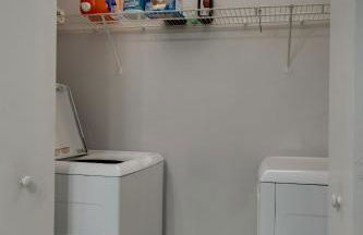 2 BDR with Free Parking! 2M to Broadway! - Foto 28