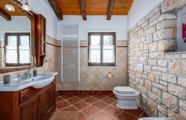 Beautiful Villa With Swimming Pool and Fenced Garden - Foto 8