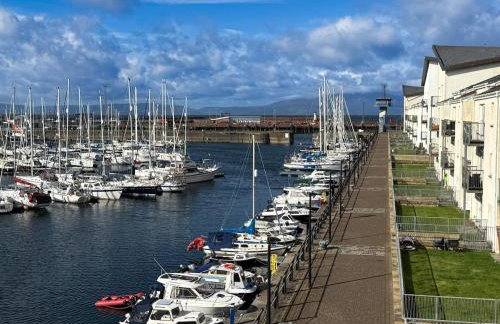 Marina View Apartment with Balcony & Sea Views - Foto 13