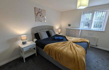 Large Modern House with Private Parking - Foto 130