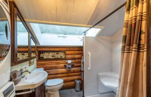 Little Bear's Bungalow; Log Cabin w/Mountain views - Foto 7